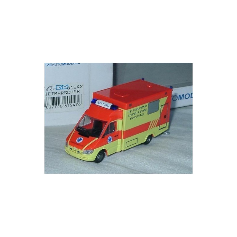 Model redukcyjny karetki, skala 1:87, Rietze. Czerwono-żółty, z napisem "Rettungsdienst".