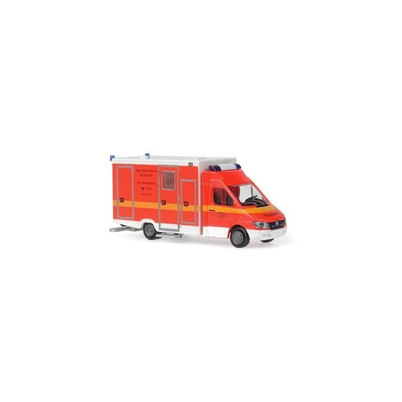 Model RTW Berufsfeuerwehr Salzgitter, skala 1:87, Wietmarscher. Czerwony z żółtym pasem.