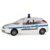Model redukcyjny Ford Focus Police, skala 1:87. Biały samochód policyjny z niebieskimi pasami.