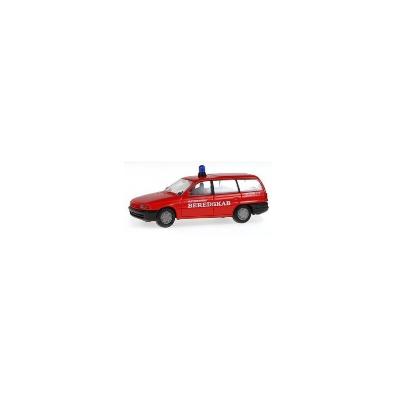 Model redukcyjny Opel Astra, skala 1:87, czerwony samochód ratowniczy z napisem Beredskab.