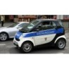 Model redukcyjny Smart Fortwo Ordnungsamt, skala 1:87, metal i plastik. Biały, niebieski i czarny, oznaczenia służb miejskich.