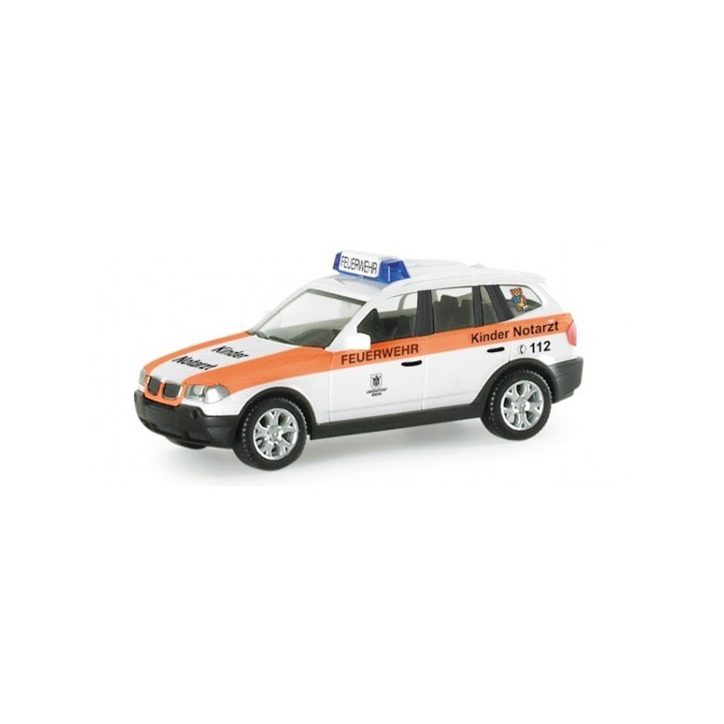 Model redukcyjny BMW X3S, skala 1:87, Herpa. Biały z pomarańczowym pasem, oznaczenia służb ratowniczych.
