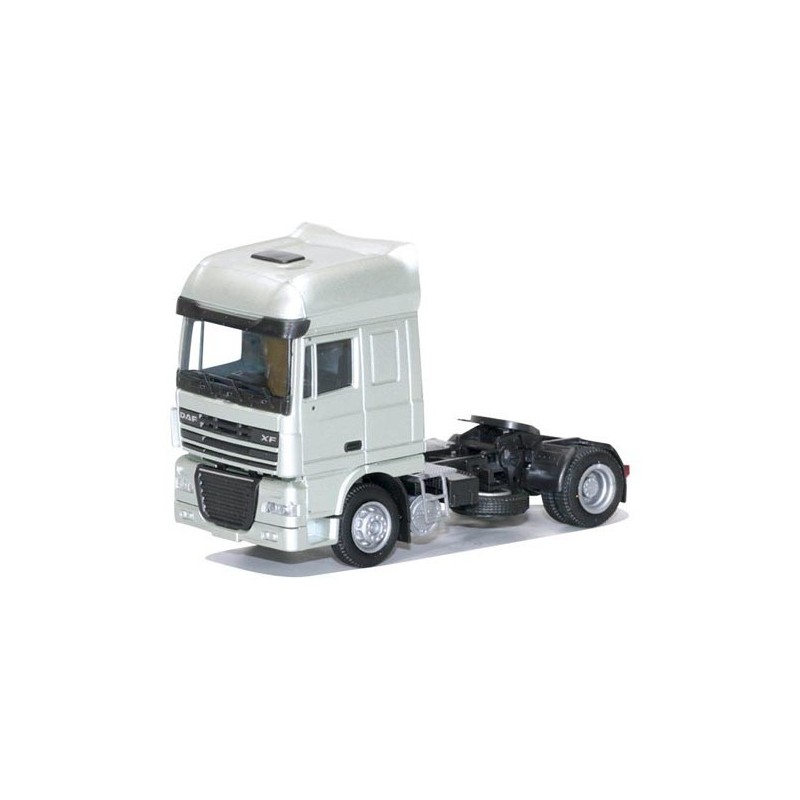 Model DAF XF 105, skala 1:87, srebrny. Tylna część bez zabudowy.