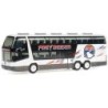 Model redukcyjny NEOPLAN Skyliner Frey-Reisen, skala 1:87. Biały autokar z czarnymi i czerwonymi detalami, logo Frey-Reisen.