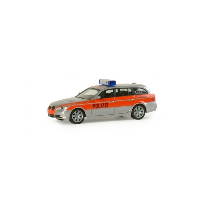 Model redukcyjny BMW 5 Touring, skala 1:87, Herpa. Policyjny samochód z napisem "POLIZEI", sygnałem świetlnym na dachu.