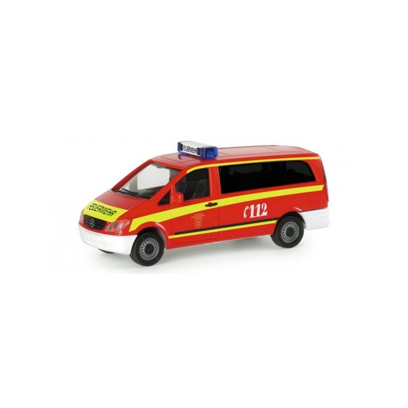 Mercedes Benz Vito ELW "Muenchen fire department", skala 1:87, HERPA. Czerwony, żółte i niebieskie malowanie, oznaczenie C112.