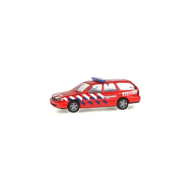 Model redukcyjny FORD Mondeo Turnier Brandweer, skala 1:87, RIETZE. Czerwony samochód z niebiesko-białymi pasami.