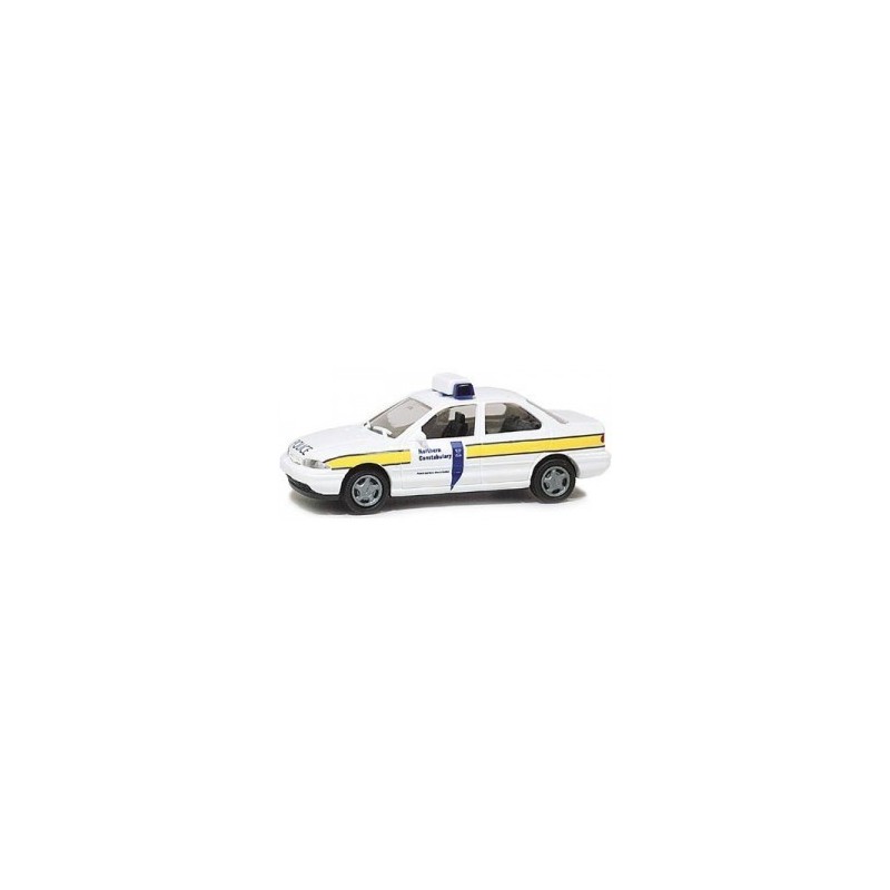 Model redukcyjny FORD Mondeo Stufenheck Police, skala 1:87. Biały samochód policyjny z żółtą linią i napisem policji.