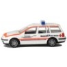 Model redukcyjny VW Golf IV Variant "D R K", skala 1:87. Biały z pomarańczowymi pasami, oznaczenia niemieckiej czerwonego krzyża