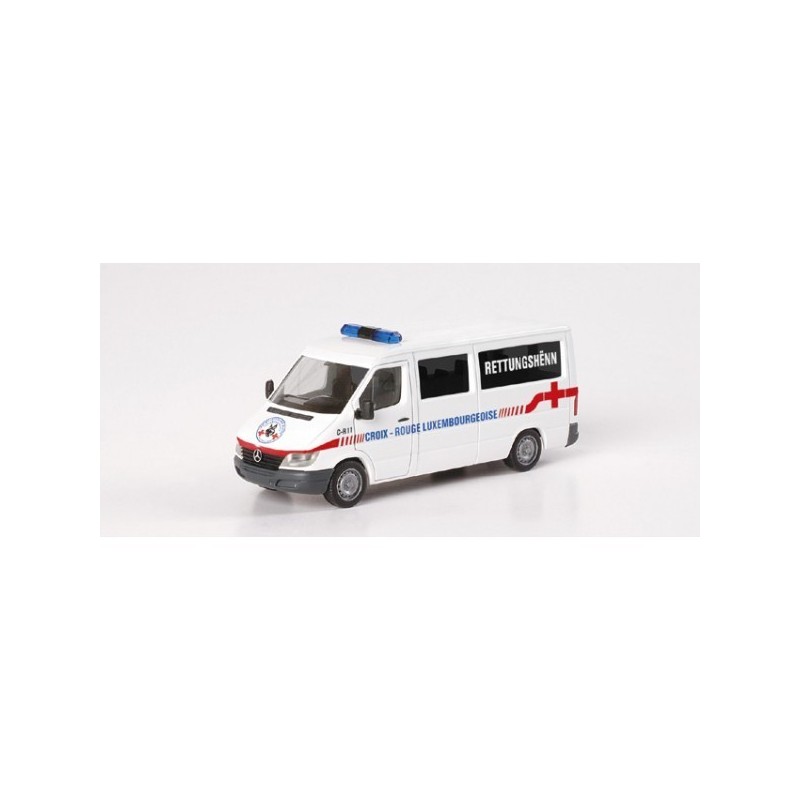 Model redukcyjny Mercedes-Benz Sprinter, skala 1:87, Herpa. Malowanie Croix-Rouge Luxembourgoise, detale oświetlenia.