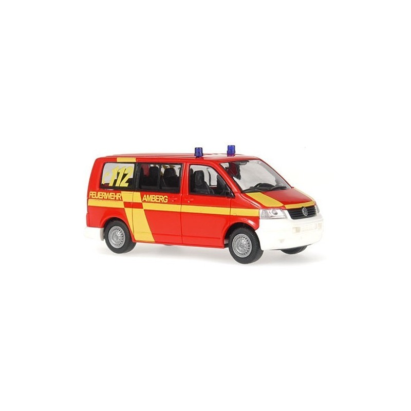 Model redukcyjny Volkswagen T5 Transporter "FW Amberg", skala 1:87, czerwony z żółtymi pasami, napis "Feuerwehr Amberg".