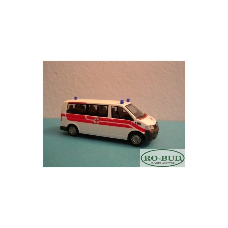 Model redukcyjny karetki Volkswagen T5, skala 1:87, RO-BUD. Biały z czerwonymi pasami, niebieskie światła.