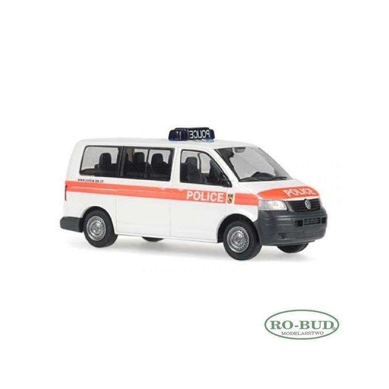 Model redukcyjny Volkswagen T5 Transporter, skala 1:87, RO-BUD. Biały policyjny samochód z pomarańczowym paskiem.