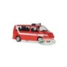 Model redukcyjny Volkswagen T5, skala 1:87, czerwony z białymi pasami, oświetleniem sygnalnym.