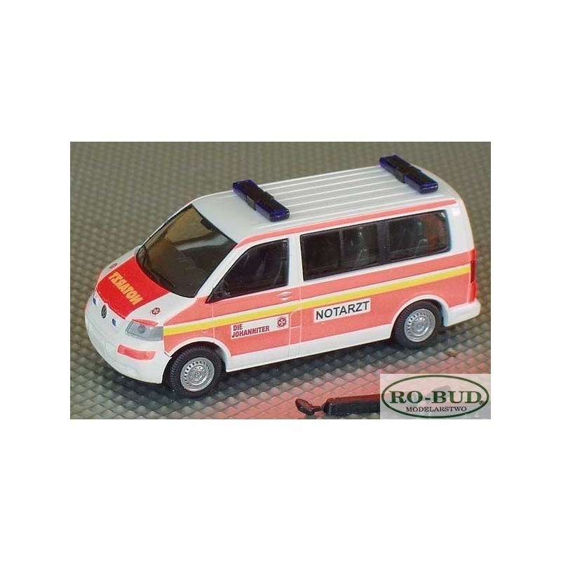 Model redukcyjny VW T5, skala 1:87, RO-BUD. Czerwono-biały, z logotypem "Die Johanniter".