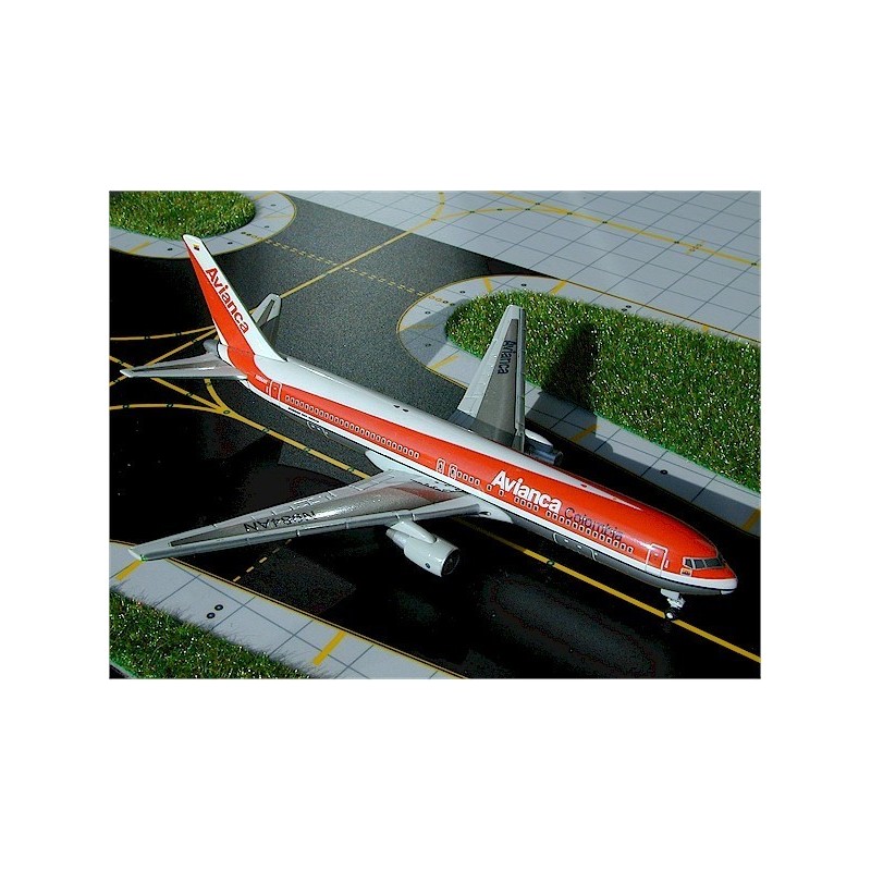 Model redukcyjny Boeing 767-300, skala 1:400, Geminijets. Malowanie Avianca Colombia, czerwono-biały kadłub.