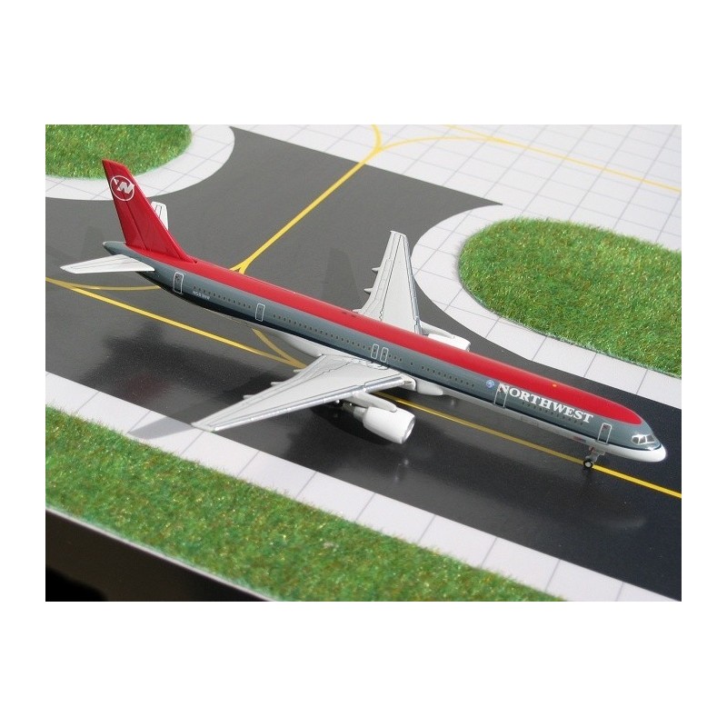 Model redukcyjny Boeing 757-300, skala 1:400, GeminiJets. Czerwono-szary Northwest, detale.
