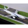 Model redukcyjny Boeing 777-200, skala 1:400, GeminiJets. Malowanie EL AL, biały kadłub z niebieskim paskiem.