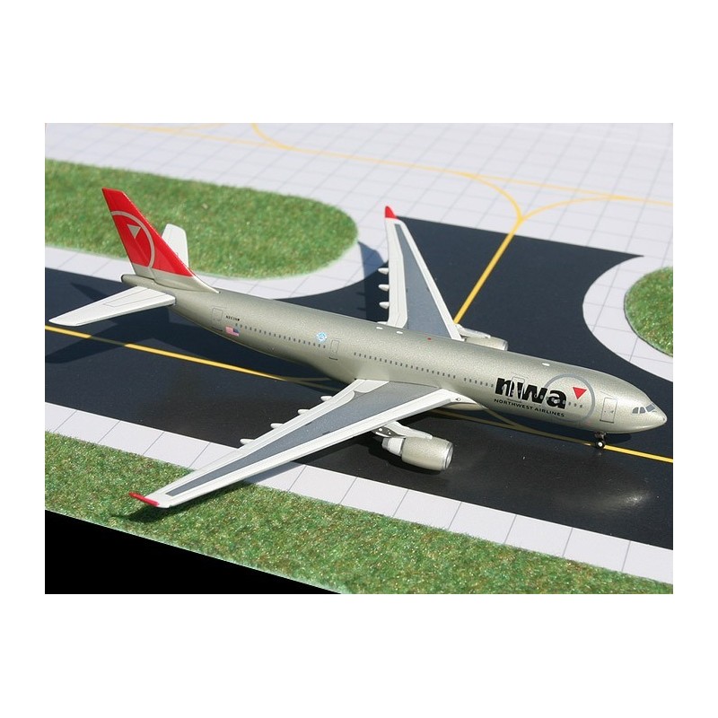 Model redukcyjny Airbus A330-200, skala 1:400, GeminiJets. Malowanie NWA, detale.