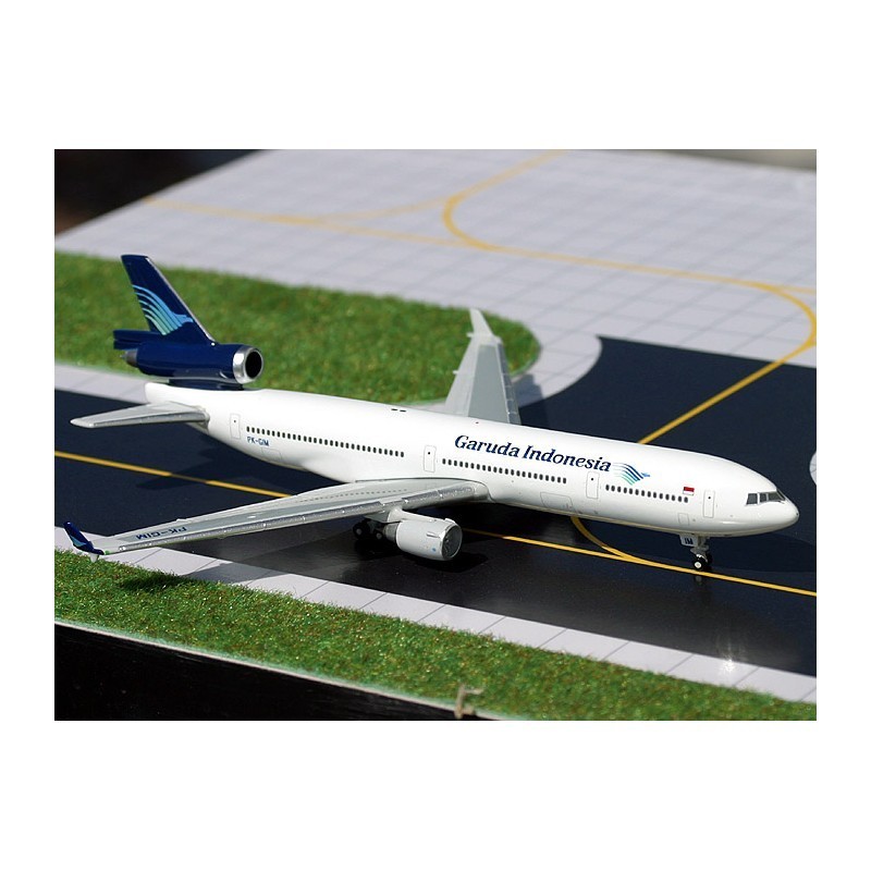 Model redukcyjny McDonnell Douglas MD-11, skala 1:400, GeminiJets. Malowanie Garuda Indonesia