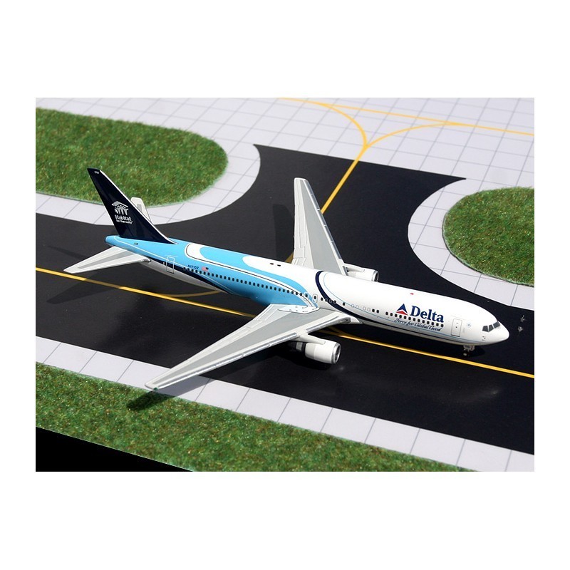 Model samolotu Boeing 767-300, skala 1:400, GeminiJets. Malowanie linii lotniczych Delta.