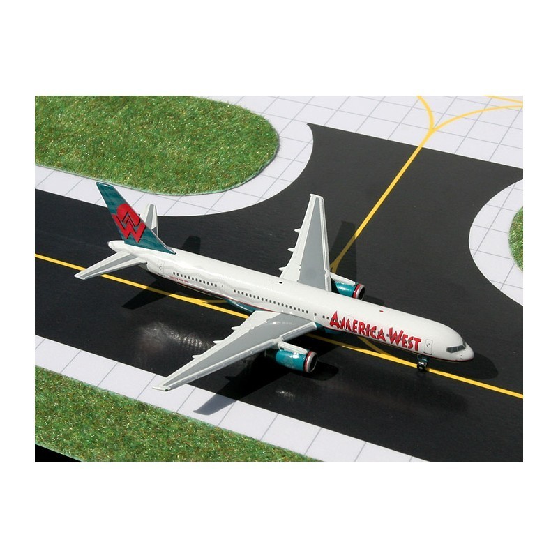 Model GeminiJets BOEING 757-200, 1/400, America West Airlines, biały kadłub, niebieski ogon.