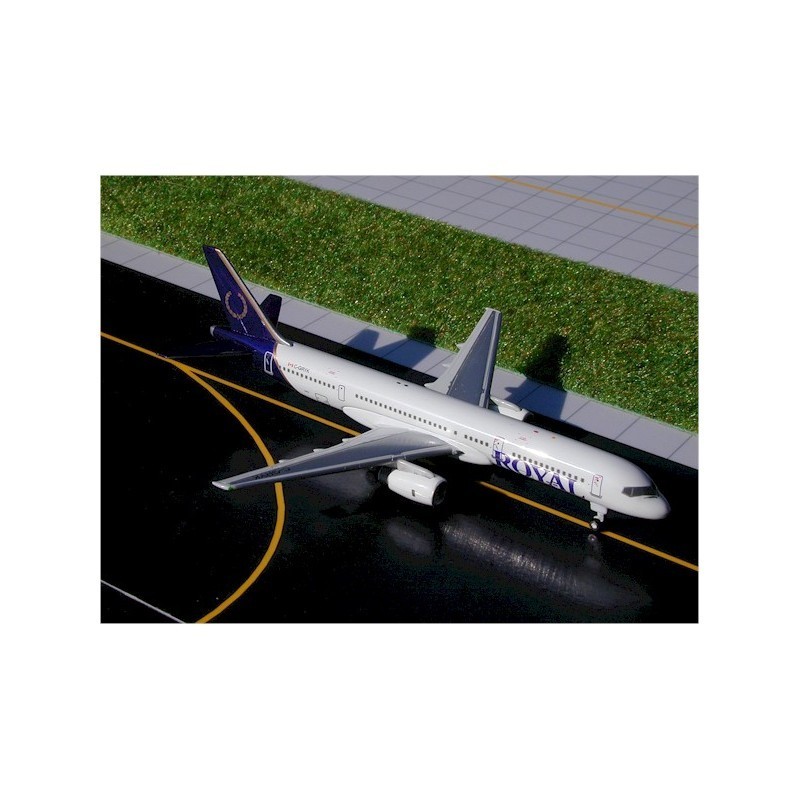 Model samolotu BOEING 757-200 Royal Gemini Jets. Biały kadłub, niebieski ogon z logo.