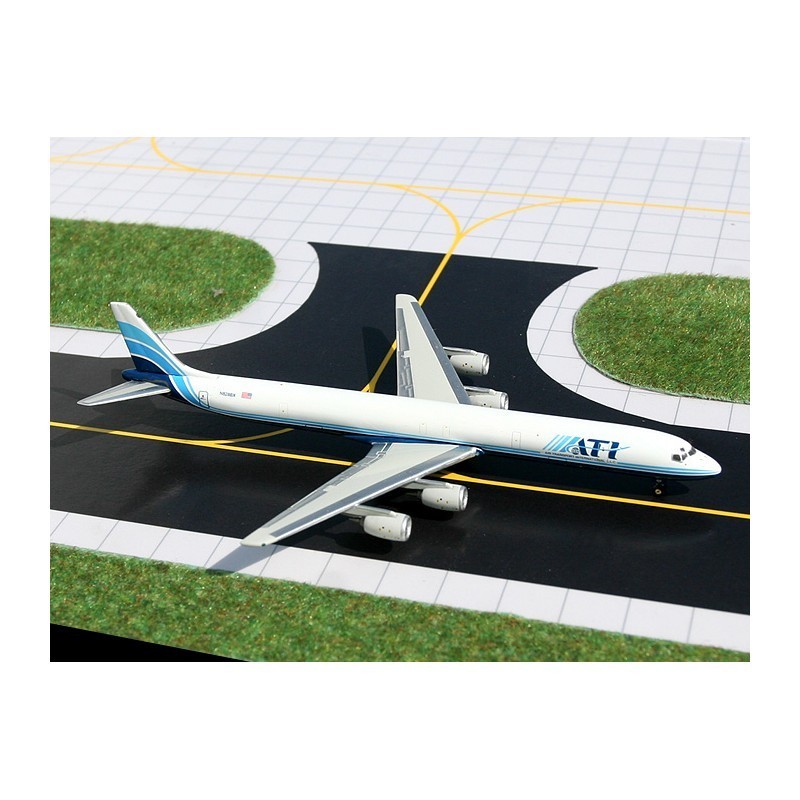 Model McDonnell DouglasDC-8-71(F) Air Transport International L.L.C. Gemini Jets. Biały kadłub niebieski ogon. Detale, logo.