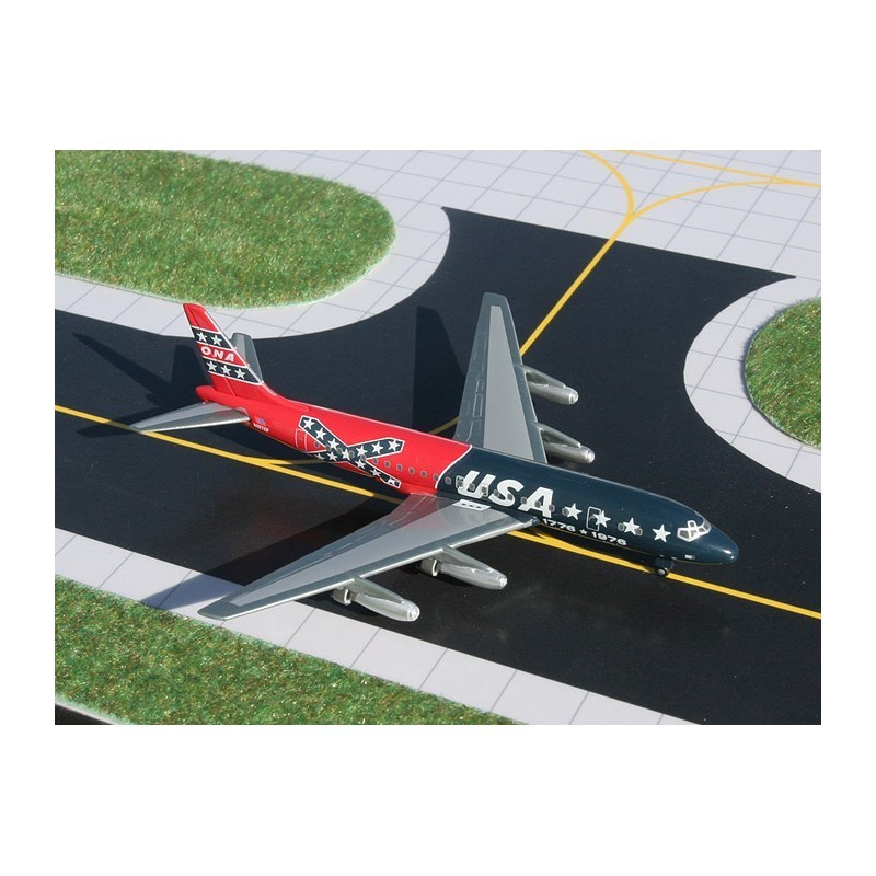 Model samolotu DC-8-21, skala 1:400, GeminiJets. Malowanie linii United granatowo czerwone malowanie.