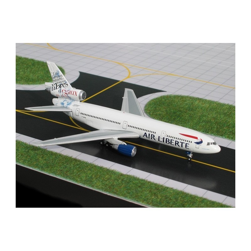 Model samolotu DC-10, skala 1:400, GeminiJets. Malowanie Air Liberte.