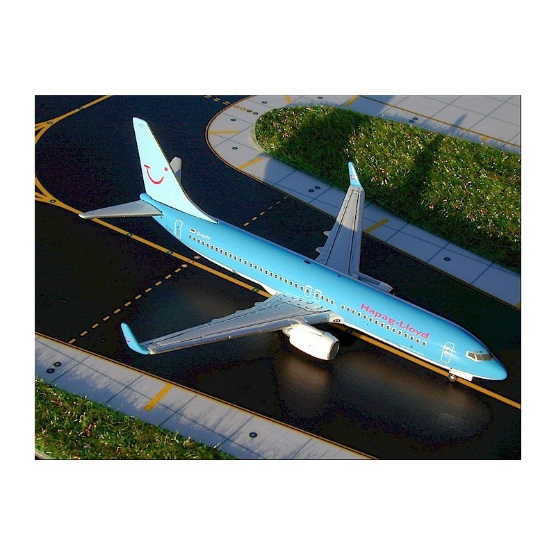 Model redukcyjny Boeing 737-800, skala 1:400, GeminiJets. Malowanie  Hapag-Lloyd, detaliczne wykończenie.