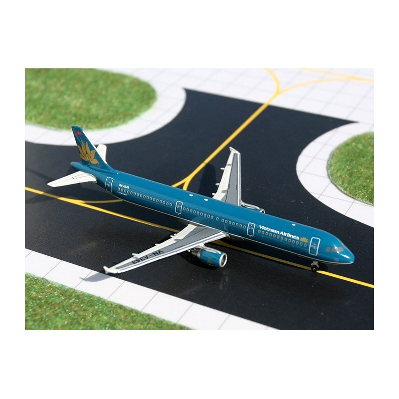 Model redukcyjny Airbus A321, skala 1:400, GeminiJets. Malowanie Vietnam Airlines.