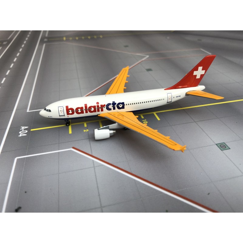 Airbus A310-300, skala 1:400, Phoenix. Malowanie Balair/CTA, czerwono-biało-żółte detale.