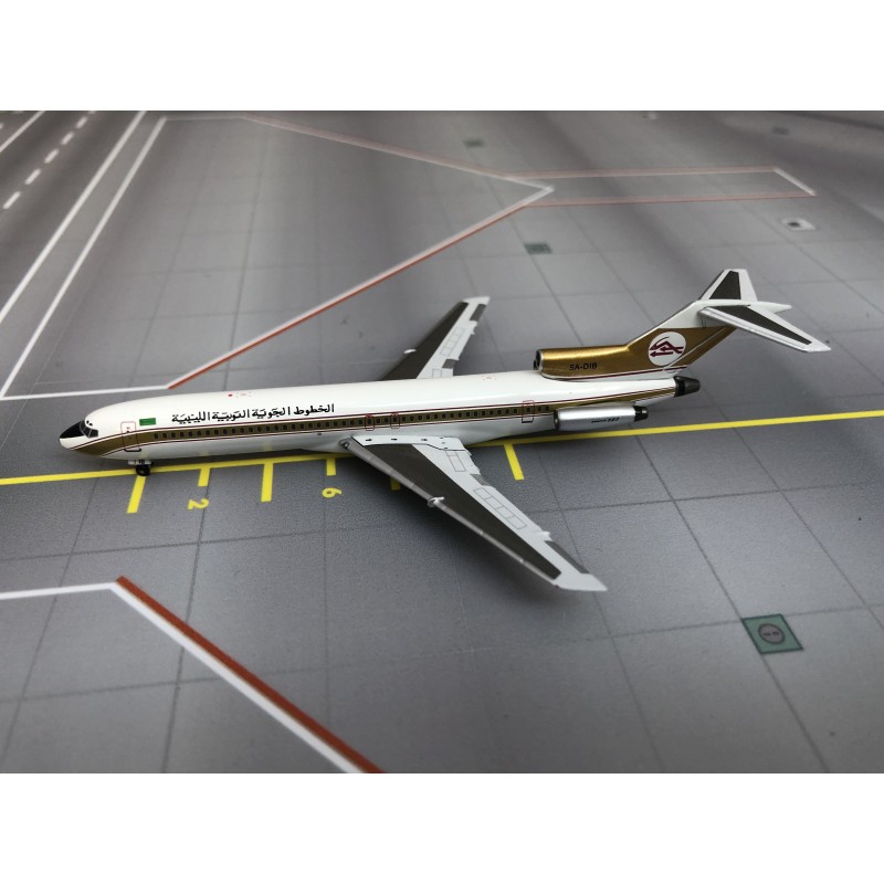 Model samolotu Boeing 727, skala 1:400, Aviation400. Malowanie linii lotniczych TWA. Detaliczny model.