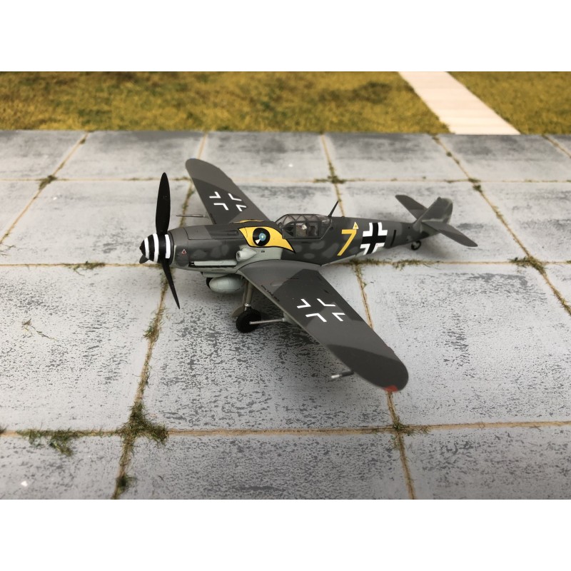 Messerschmitt BF109G-6, skala 1:72, Sky Guardians. Kamuflaż szary z żółtymi akcentami, oznaczenia niemieckie.