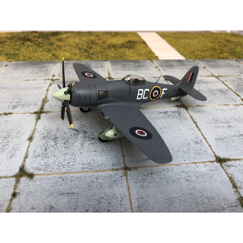 Model redukcyjny Hawker Sea Fury FB.11, skala 1:72, Sky Guardians. Szary malunek, oznaczenia BC F.