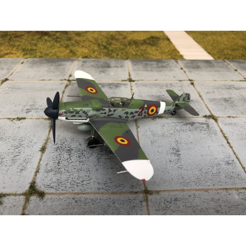 Messerschmitt BF109, skala 1:72, kamuflaż zielono-szary, oznaczenia francuskie.