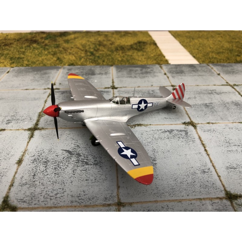 Model redukcyjny Spitfire Mk.VIII, skala 1:72, Witty Wings. Malowanie Sky Guardians, detale oznaczeń.