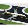 Model samolotu Boeing 707-320, skala 1:400, Geminijets. Malowanie linii lotniczych BWIA, biało-złote.