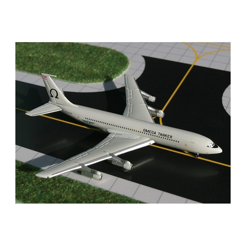 Model samolotu Boeing 707-321B, skala 1/400, Geminijets. Biały kadłub, oznaczenia Omega Tanker.