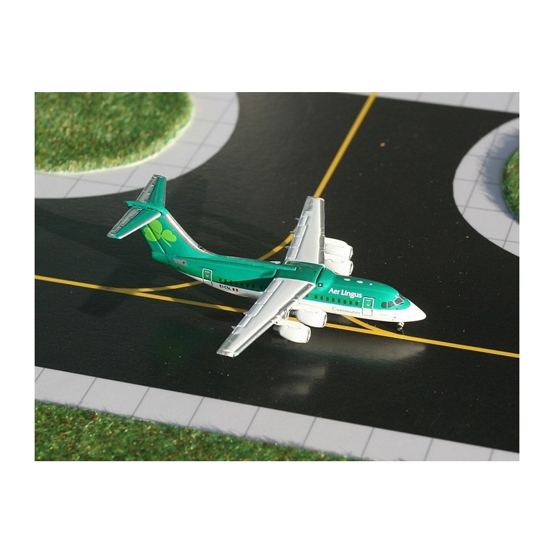 Model samolotu BAE 146 linii Aer Lingus, skala 1/400, Geminijets. Zielony kadłub z białymi skrzydłami i trójliściem koniczyny.