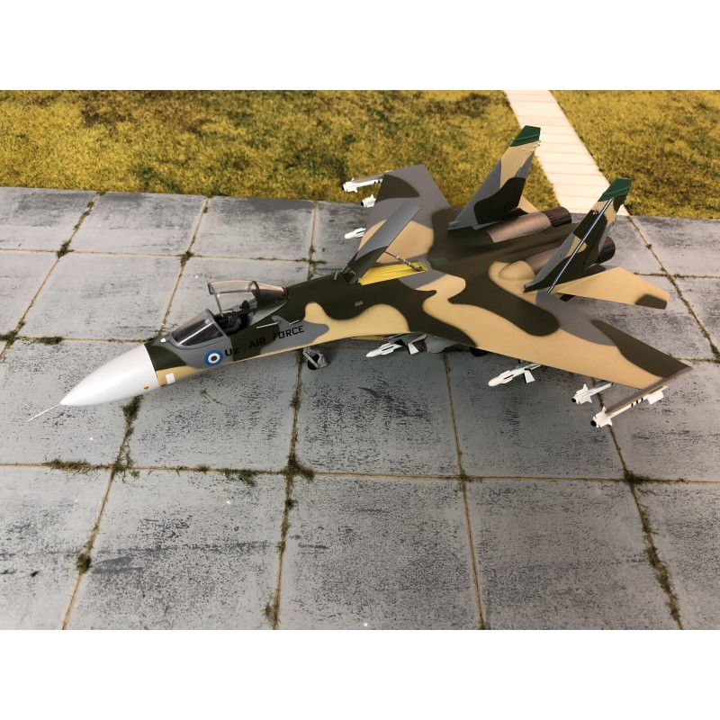 Model SU-27 Flanker, skala 1:72, Sky Guardians. Kamuflaż pustynny, oznaczenia Uz AIR FORCE.