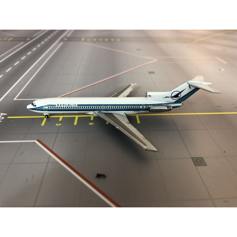 Model redukcyjny Boeing 727-200, skala 1:400, GeminiJets. Malowanie linii lotniczych Republic.