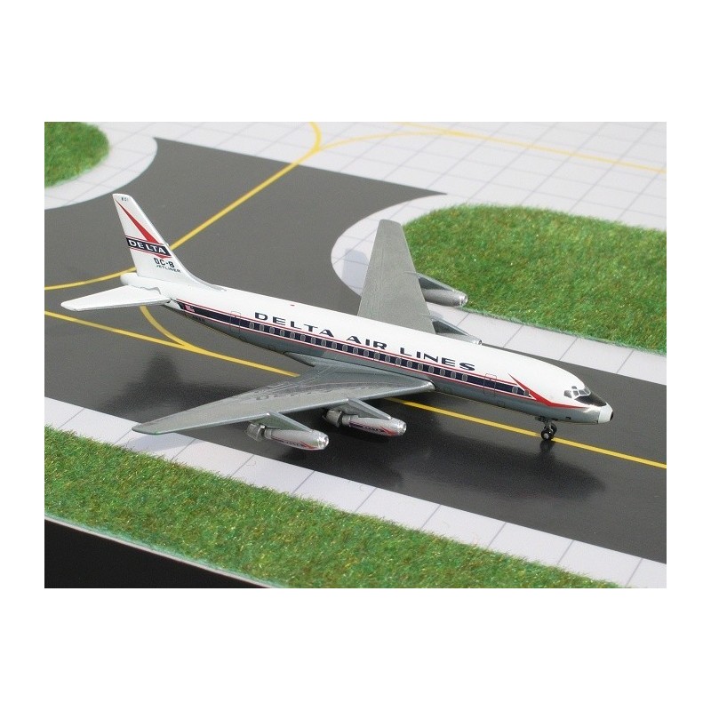 Model redukcyjny DC-8-11, skala 1:400, GeminiJets. Malowanie linii lotniczych Delta Air Lines.