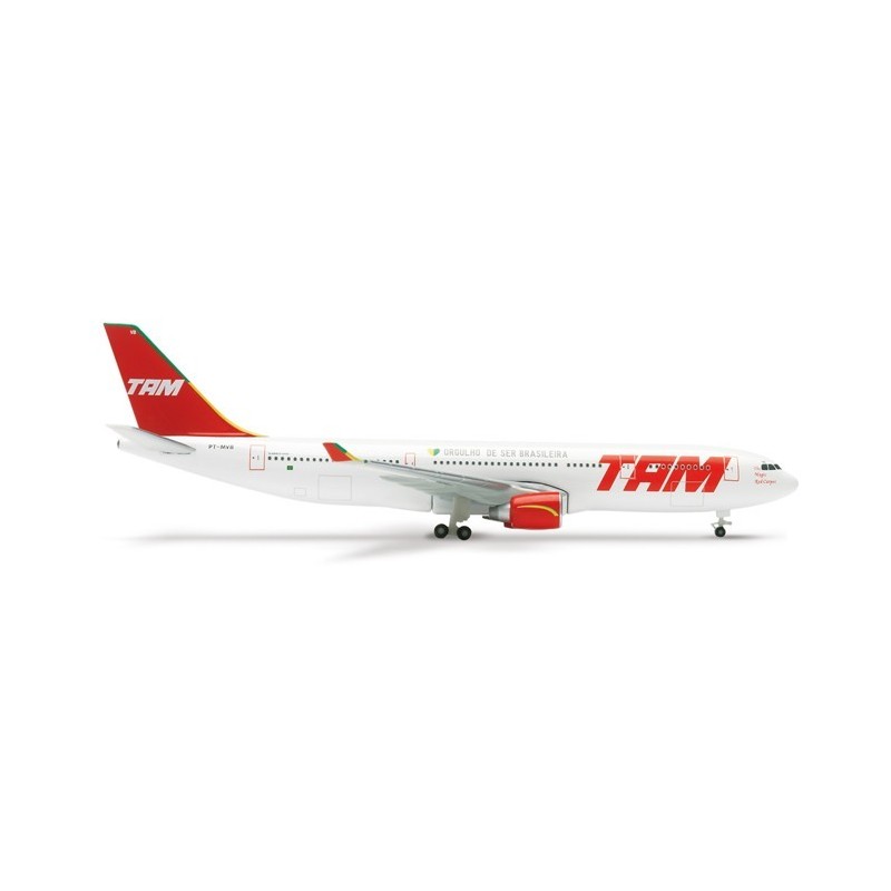Model TAM Airbus A330-200, skala 1:500, Herpa. Malowanie linii TAM, czerwono-zielone akcenty.