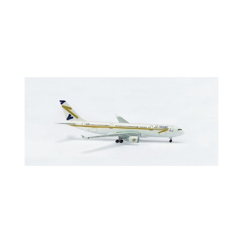 Model Novair A330-200, skala 1:500, Herpa. Biały kadłub, złota i niebieska linia, logo Novair.
