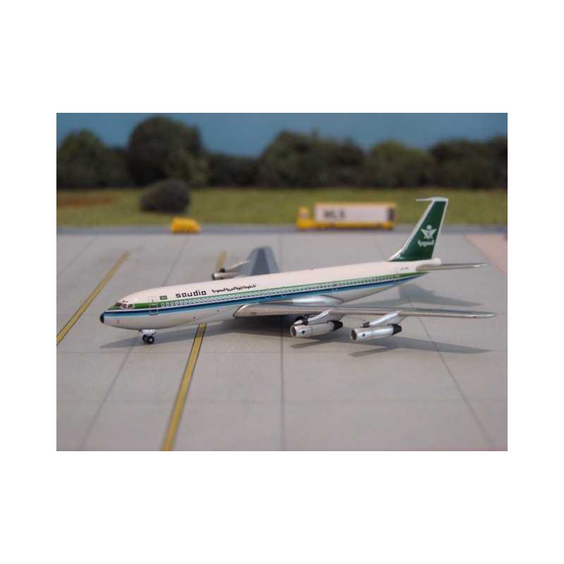 Model redukcyjny Boeing 707-300 Saudia, skala 1/500, Inflight. Biały kadłub z zielono-niebieskimi pasami, logo linii lotniczych.