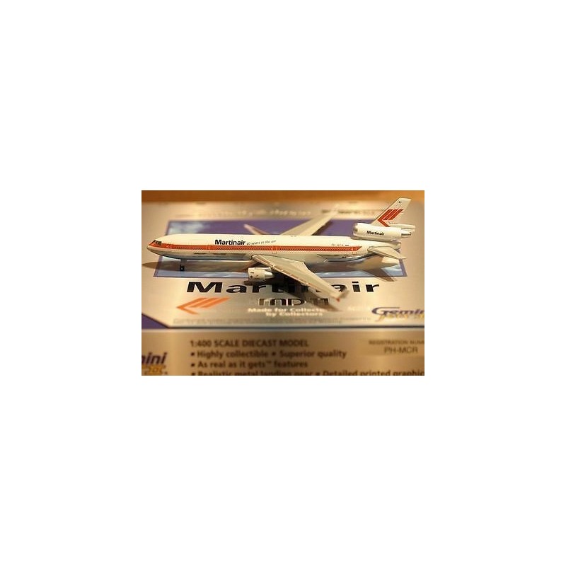 McDonnell Douglas MD-11 Martinair, skala 1/400, GeminiJets. Biały kadłub z czerwonym paskiem i logo linii lotniczej.