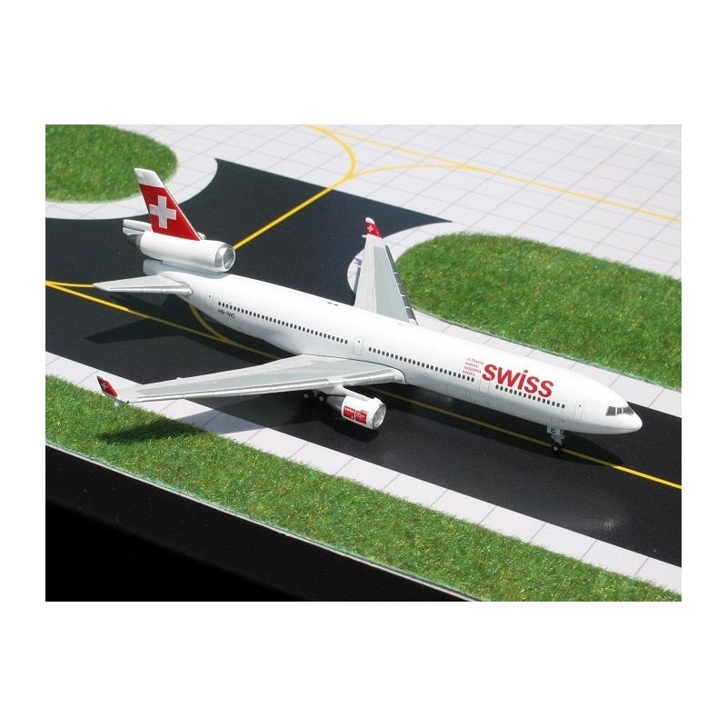 McDonnell Douglas MD-11 Swiss Airlines, skala 1:400. Biały kadłub, czerwone logo Swiss, biały krzyż na ogonie.