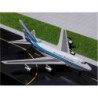 Model redukcyjny Boeing 747SP, skala 1:400, Aerolines Argentinas, biały kadłub z niebieskim paskiem i logo linii lotniczej.